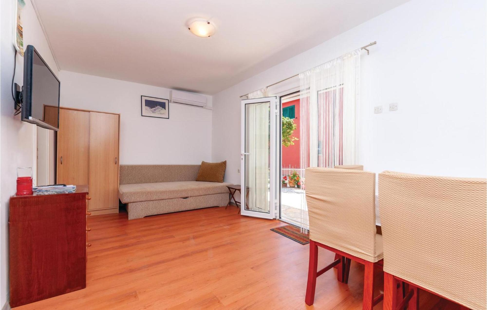 Beautiful Apartment In Jadrija With Kitchen Eksteriør billede