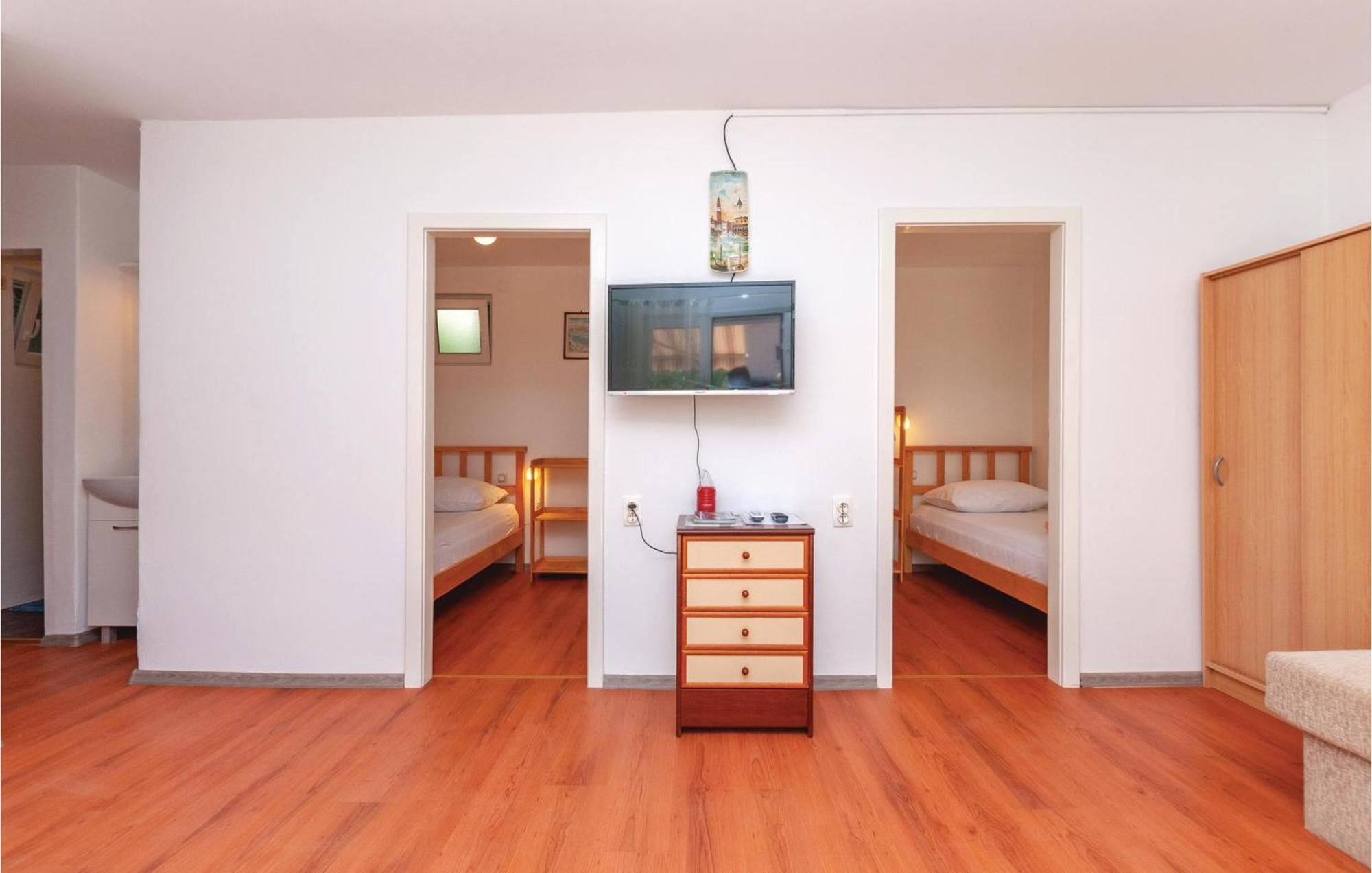 Beautiful Apartment In Jadrija With Kitchen Eksteriør billede