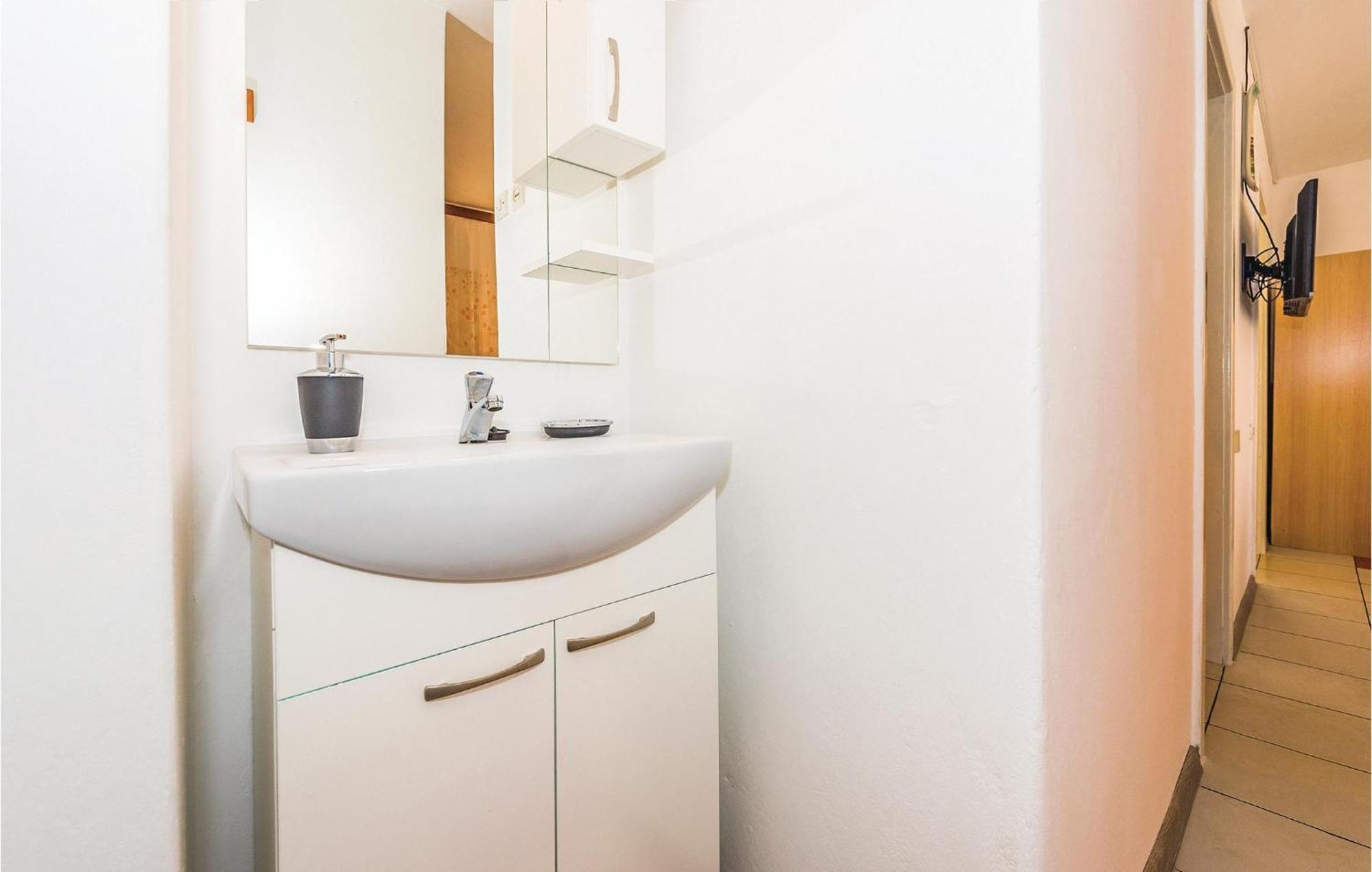 Beautiful Apartment In Jadrija With Kitchen Eksteriør billede